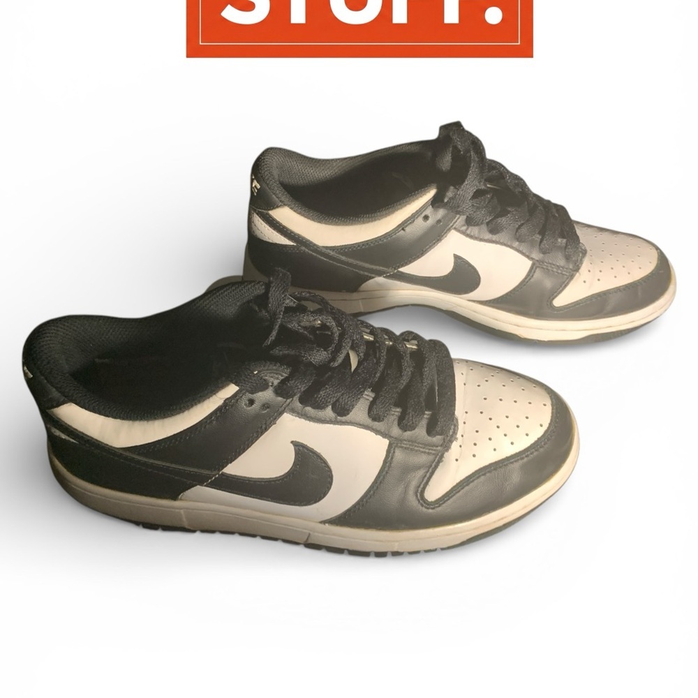 Nike Men's Black and White Low-Top Sneakers